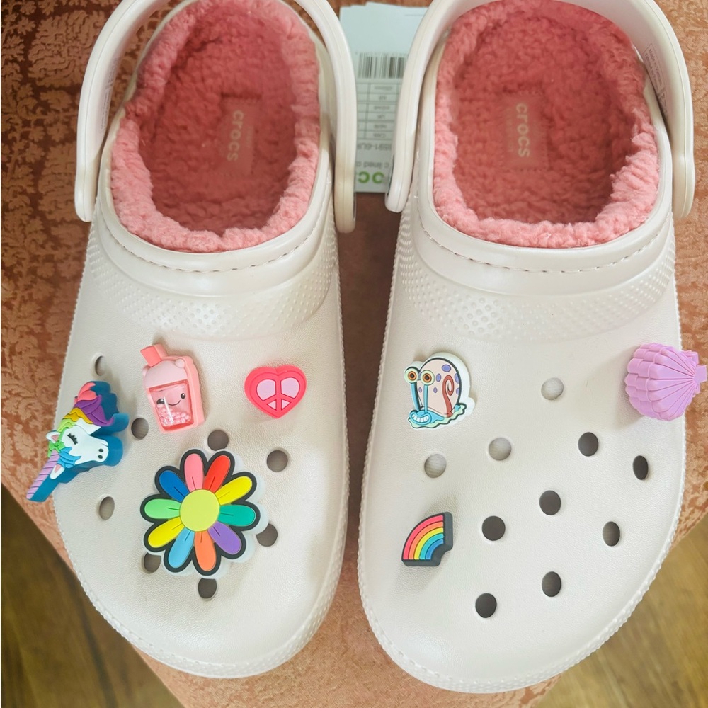 NWT pink lined CROCS